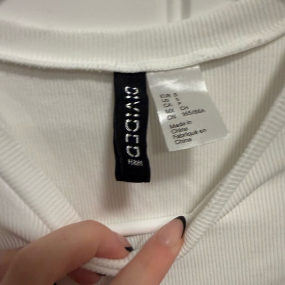 H&M Divided Ribbed Ruffle Shirt - Picture 2 of 3